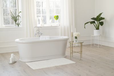 Spa-Style Freestanding Tub
